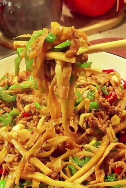 P14 Bamboo Shoot Tips Pork 笋尖肉丝